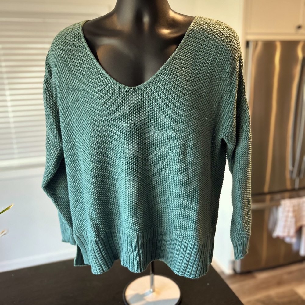 Lucky Brand sweater with V neck, cozy fit size small